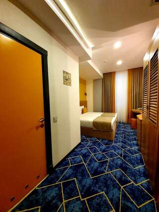 Отель Porto Hotel Baku Баку Стандартный двухместный номер с 2 отдельными кроватями-1