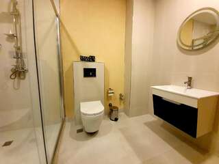 Отель Porto Hotel Baku Баку Cемейный номер с собственной ванной комнатой-5