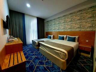 Отель Porto Hotel Baku Баку Трехместный номер-2
