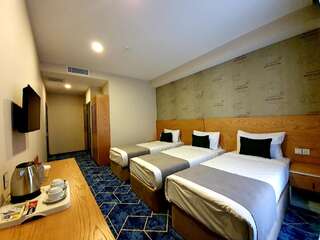 Отель Porto Hotel Baku Баку Трехместный номер-4